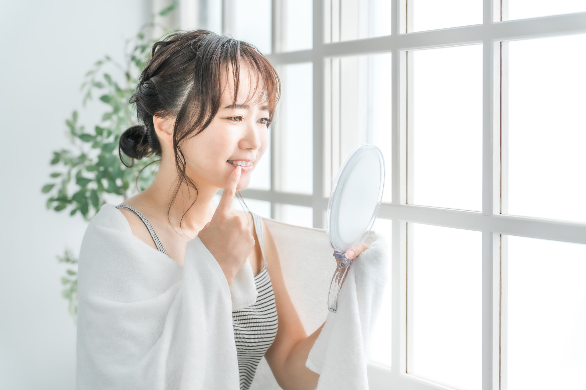 矯正治療後に起こる後戻りが気になる女性