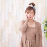 歯周病を放置し歯茎が痛む女性