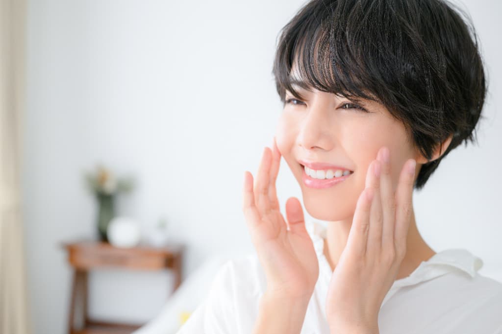 大人になってから歯列矯正をして笑顔に自信が出た女性