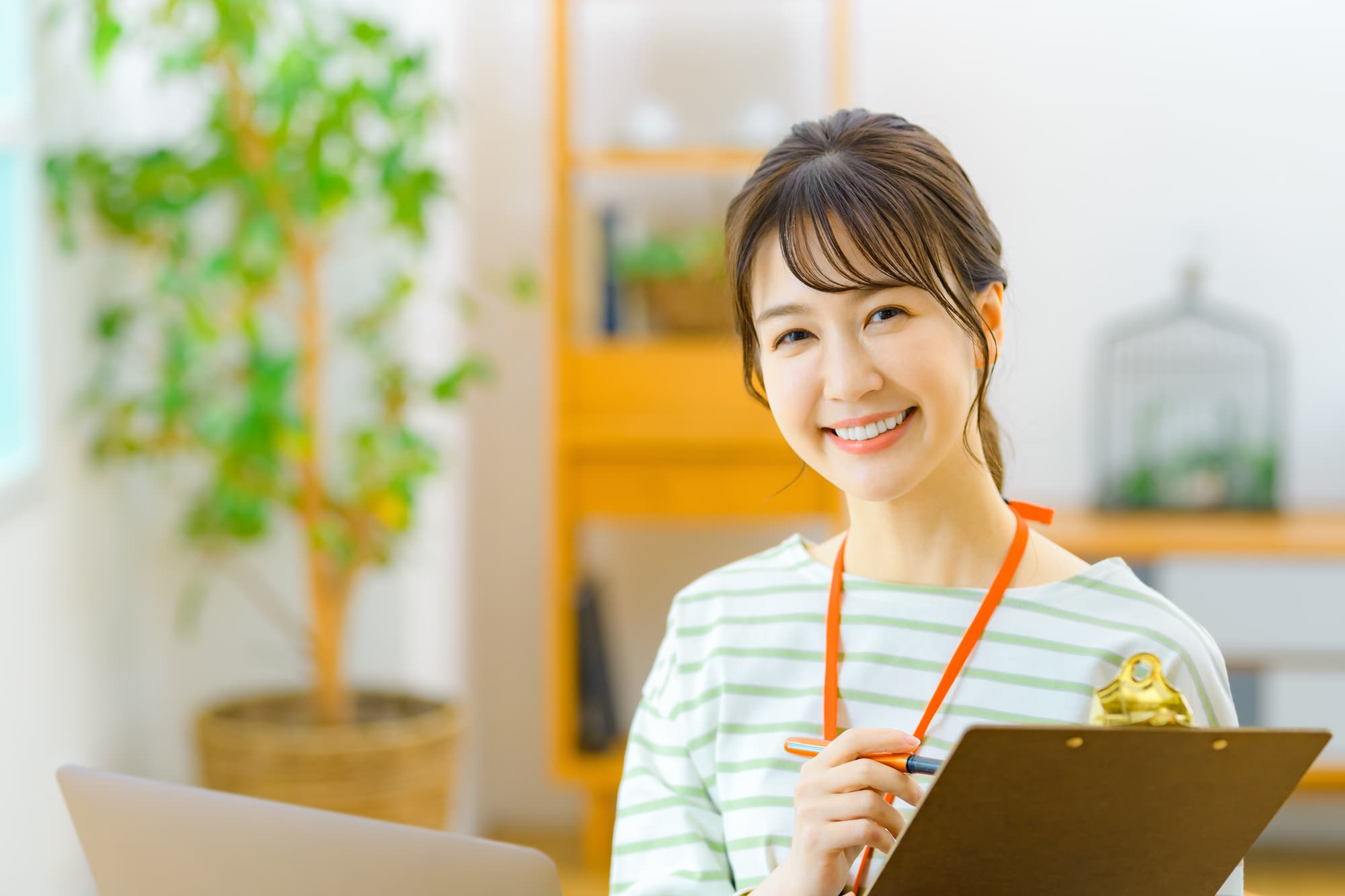 適切な予防で虫歯の無い笑顔の女性