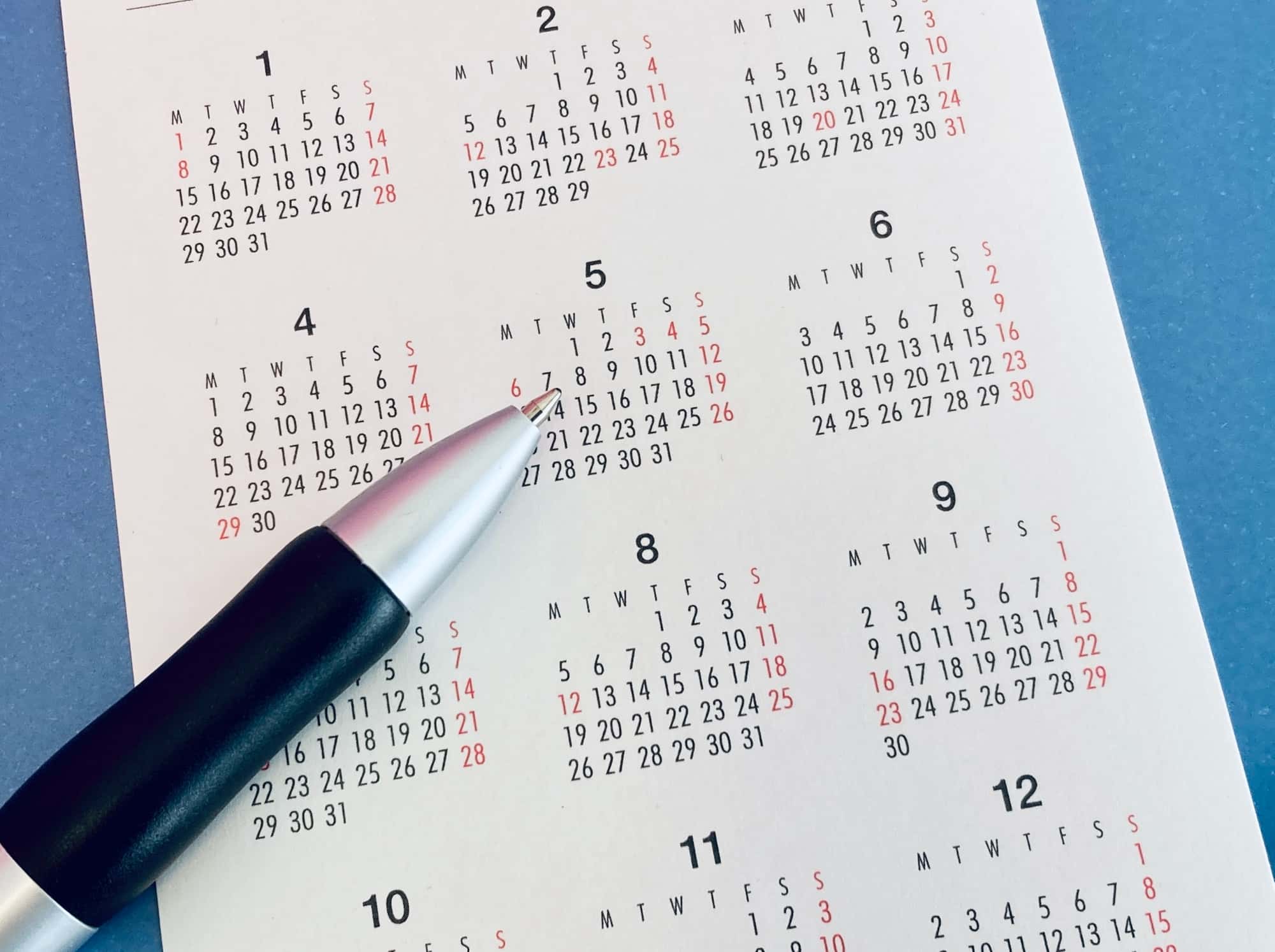 マウスピース矯正で出っ歯を治す場合にかかる期間のイメージ