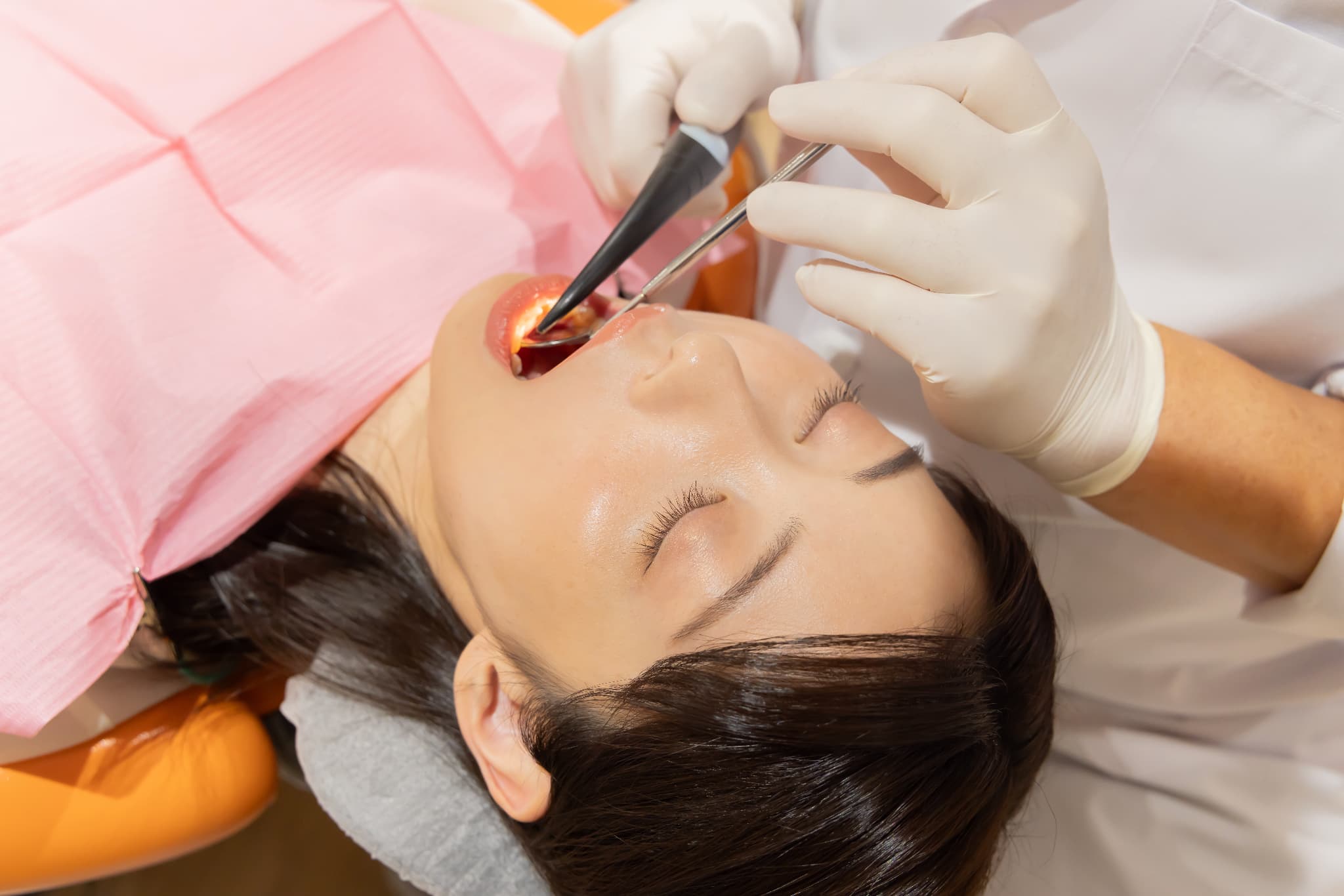 矯正のための治療を受ける女性