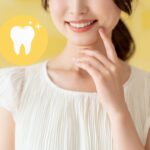 ホワイトニングで白い歯を保つ女性