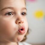 MFTトレーニングをする女の子のアップ