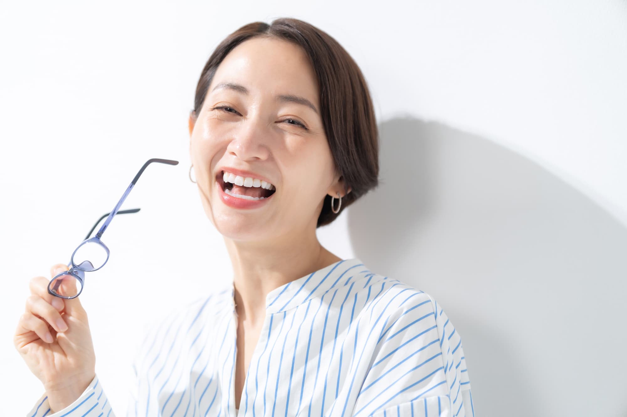 顎関節症を治療して笑顔の女性