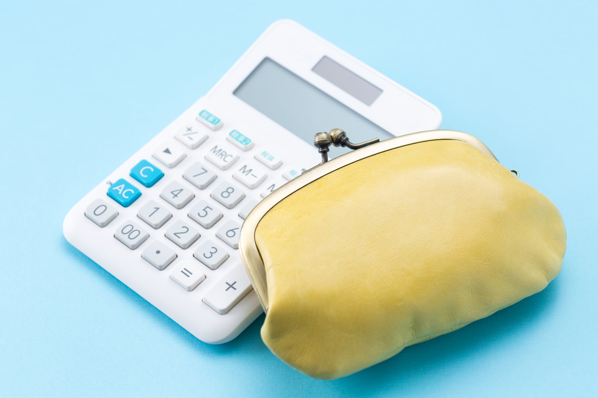 審美歯科で前歯の見た目を改善するのにかかる費用のイメージ