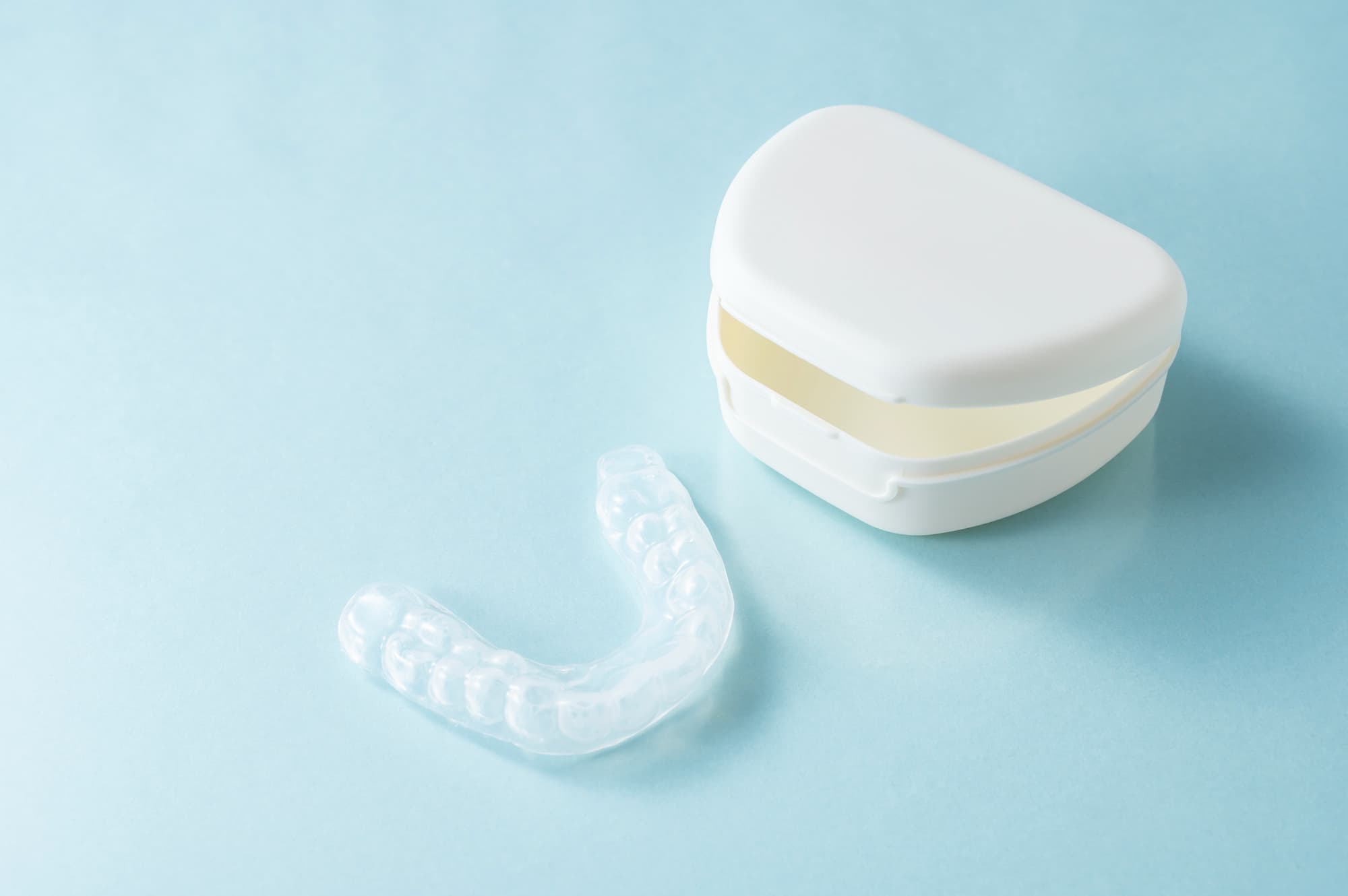 顎の痛みを改善するために使用するナイトガード