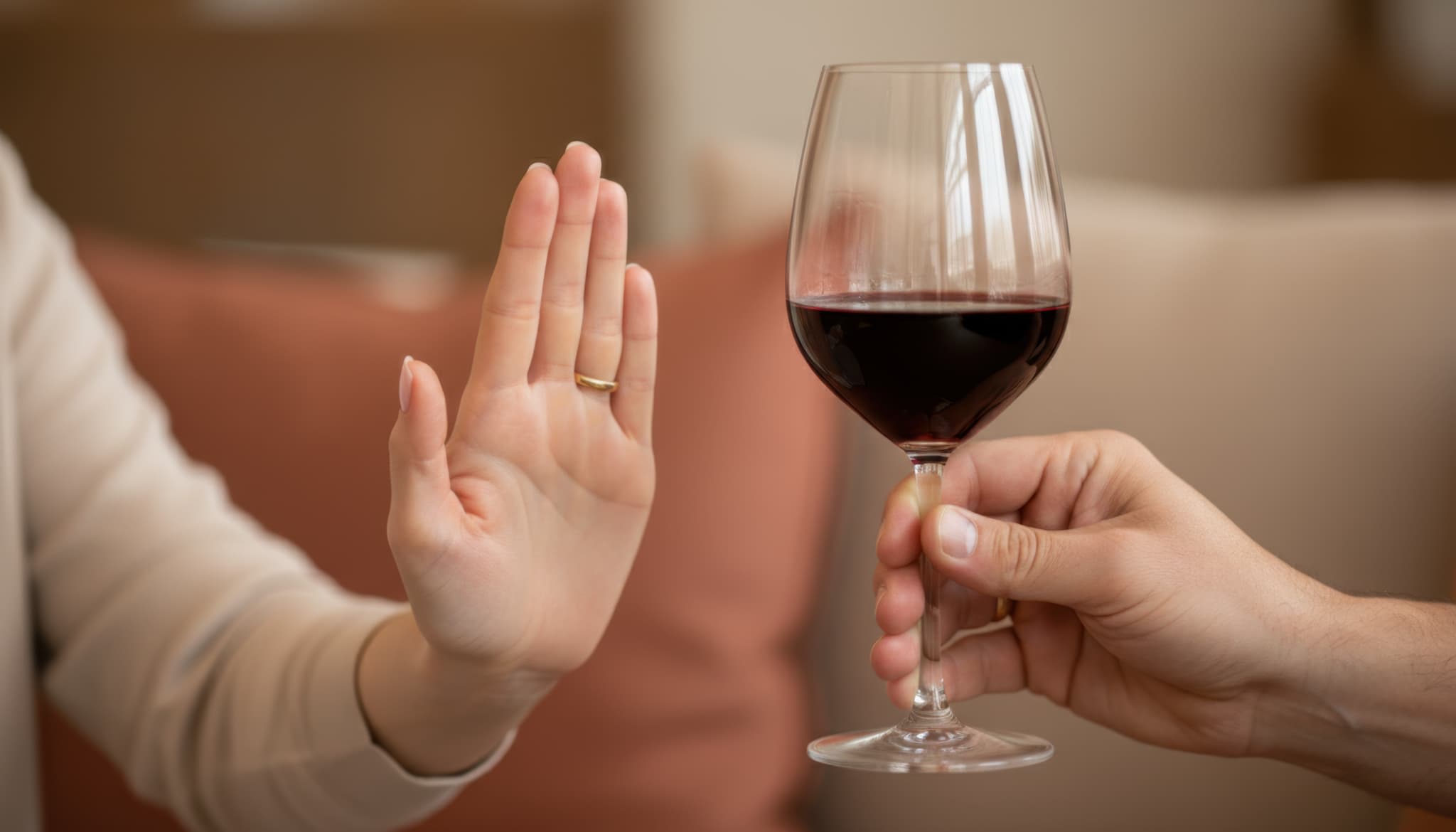 ホワイトニング後にワインを断る様子