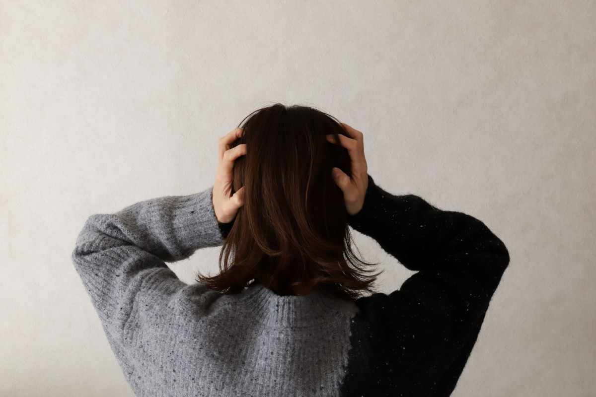ホワイトニングを受けて後悔している女性