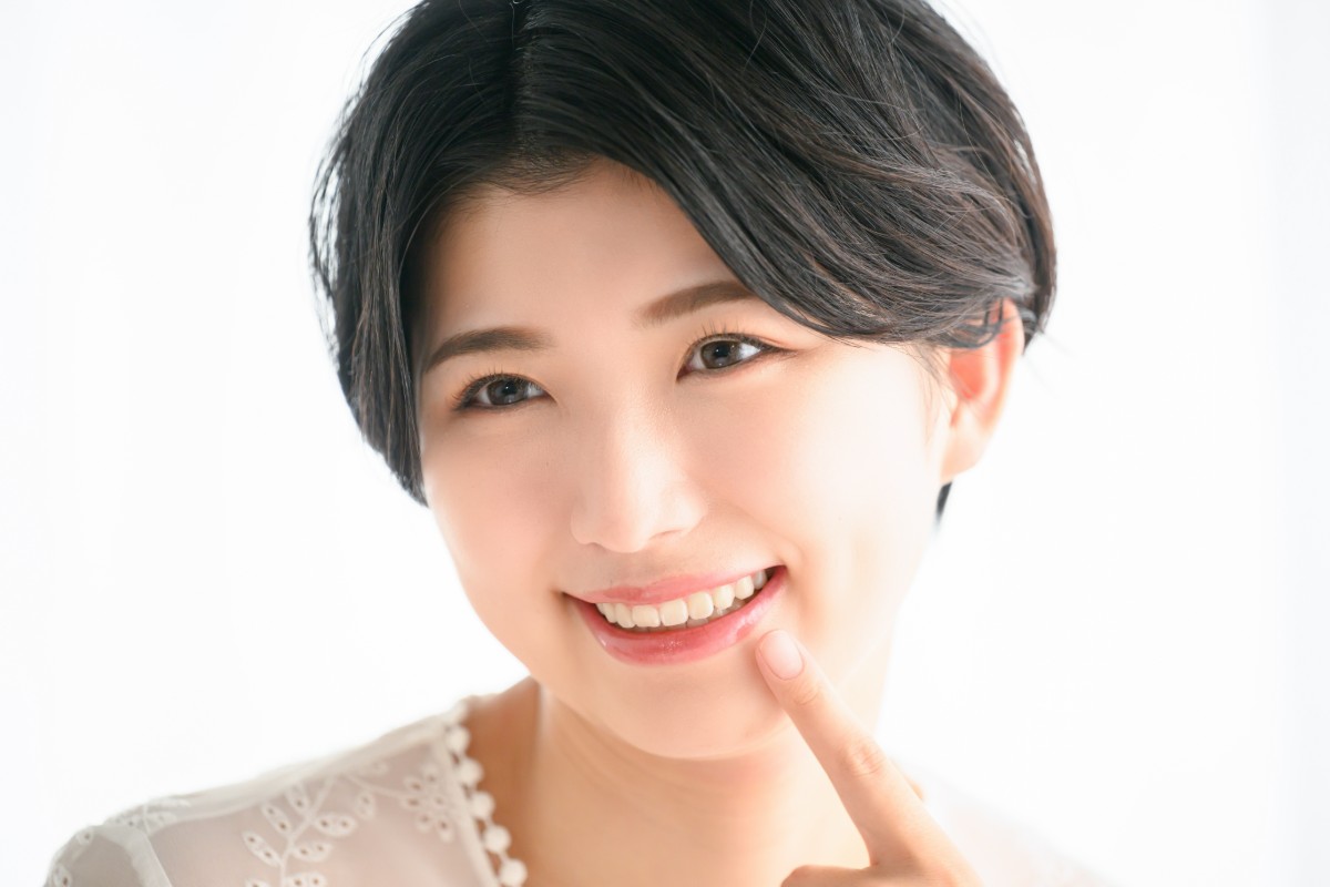 ホワイトニングをして歯が綺麗になった女性