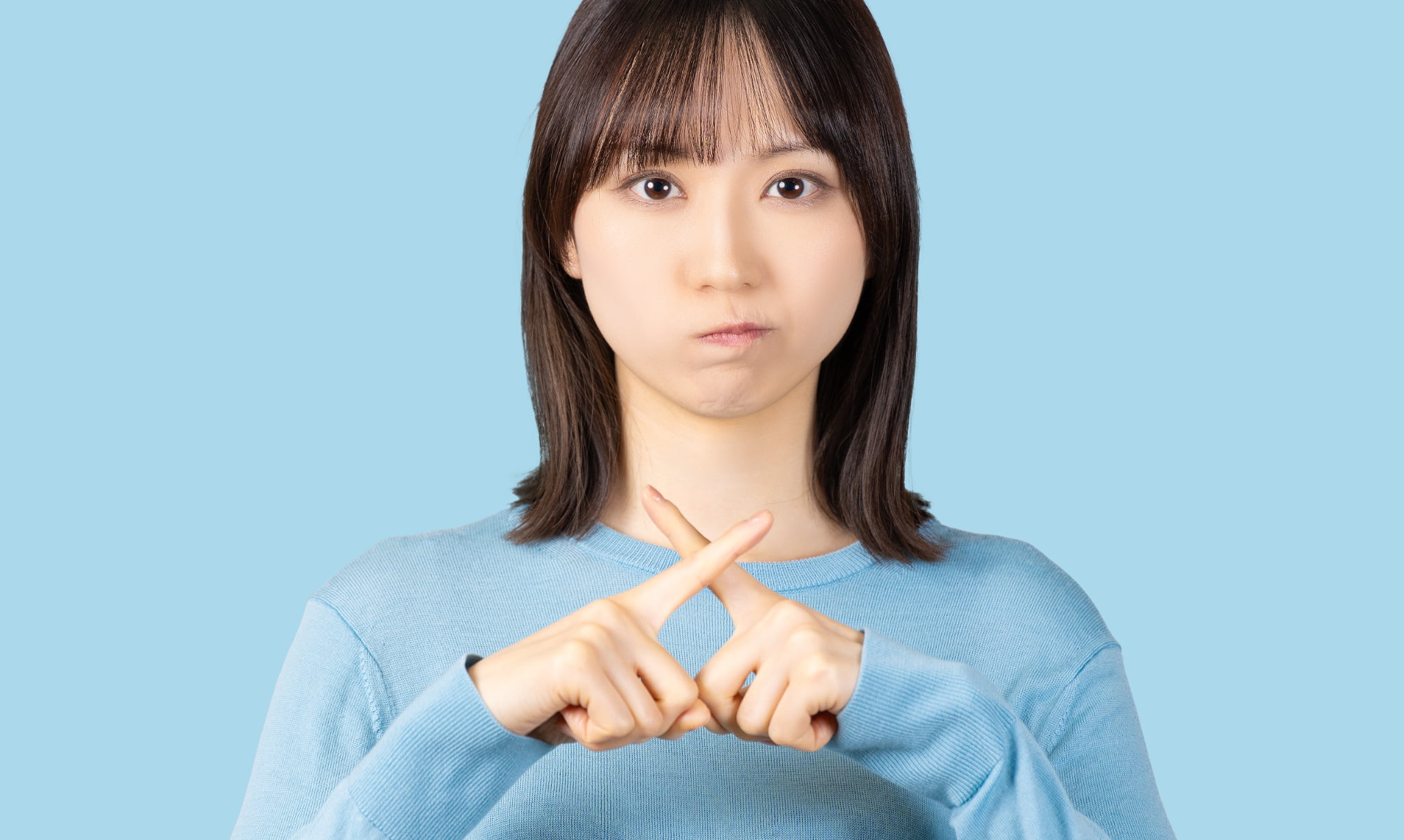 インプラントができないと伝える女性